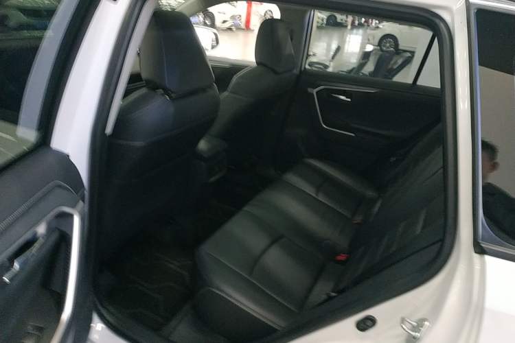 Used Toyota RAV4 2023 2.0L CVT Two-Wheel Drive Fashion Plus Edition Left Rear Seat