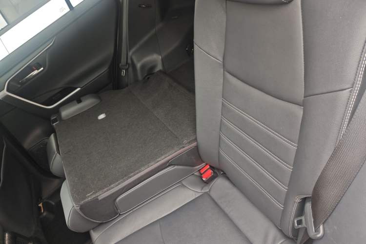 Used Toyota RAV4 2023 2.0L CVT Two-Wheel Drive Fashion Plus Edition Left Rear Seat