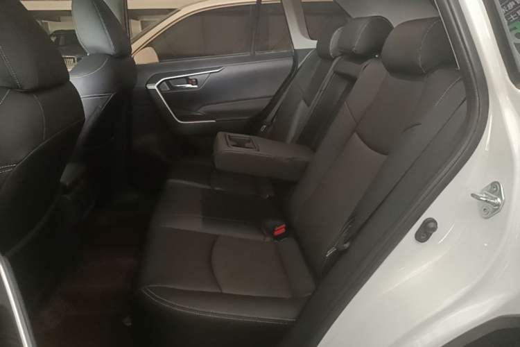 Used Toyota RAV4 2023 2.0L CVT Two-Wheel Drive Fashion Edition Left Rear Seat
