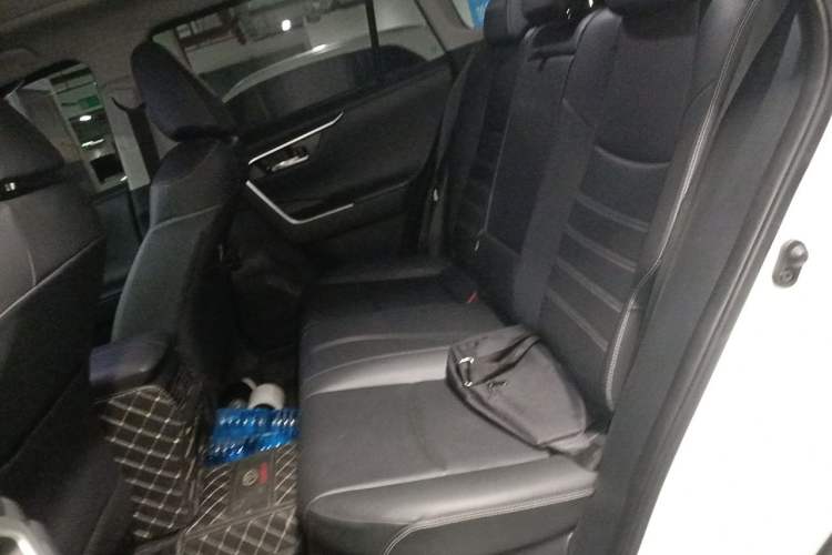 Used Toyota RAV4 2023 Dual-Engine 2.5L E-CVT Two-Wheel Drive Elite Plus Edition Left Rear Seat