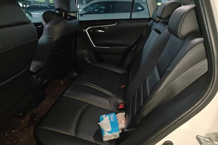 Used Toyota RAV4 2023 2.0L CVT Two-Wheel Drive Fashion Plus Edition Left Rear Seat