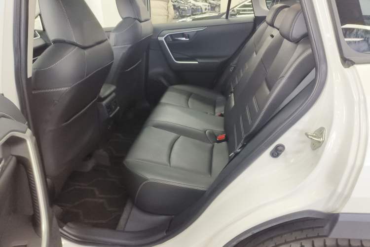 Used Toyota RAV4 2023 2.0L CVT Two-Wheel Drive Fashion Plus Edition Left Rear Seat