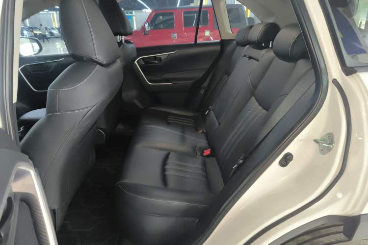 Used Toyota RAV4 2023 Dual-Motor 2.5L E-CVT Two-Wheel Drive Elite Edition Left Rear Seat
