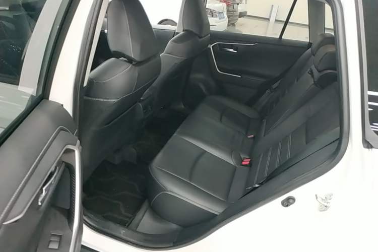 Used Toyota RAV4 2023 2.0L CVT Two-Wheel Drive Fashion Plus Edition Left Rear Seat