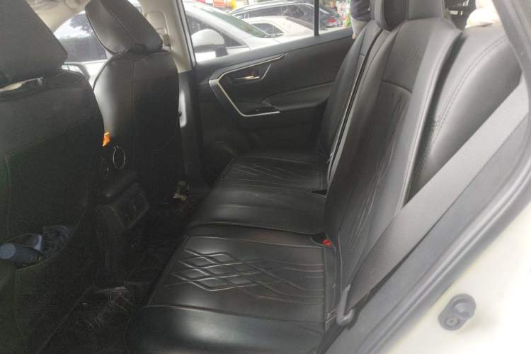Used Toyota RAV4 2023 2.0L CVT Two-Wheel Drive Fashion Edition Left Rear Seat