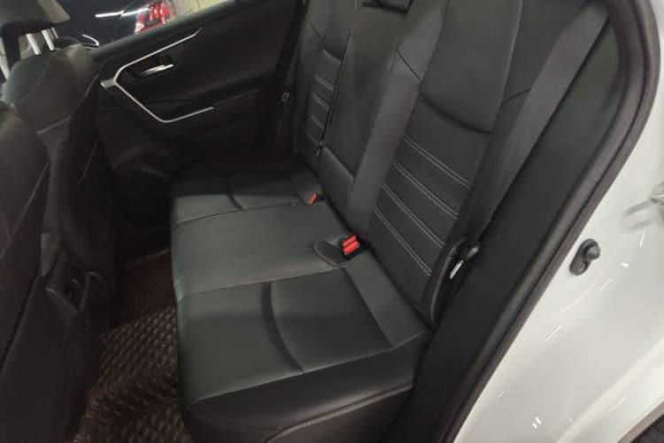 Used Toyota RAV4 2023 2.0L CVT Two-Wheel Drive Fashion Plus Edition Left Rear Seat
