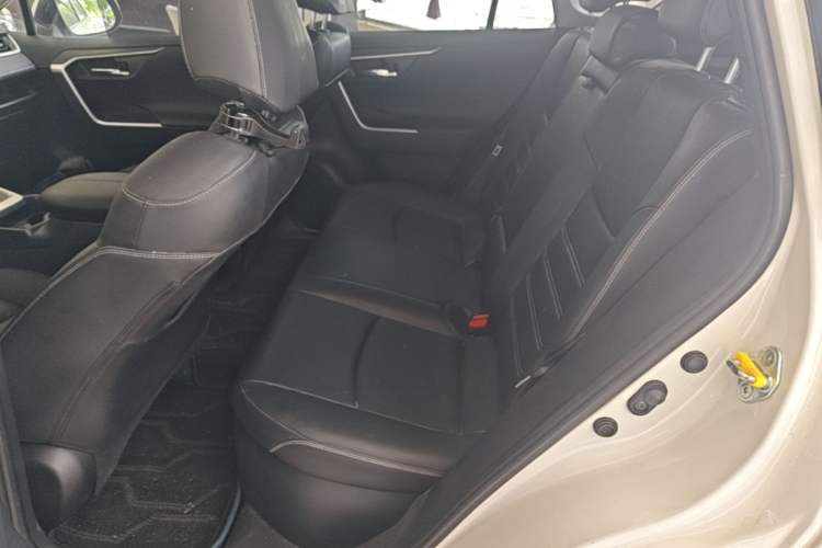 Used Toyota RAV4 2023 Dual-Engine 2.5L E-CVT Four-Wheel Drive Elite Plus Edition Left Rear Seat