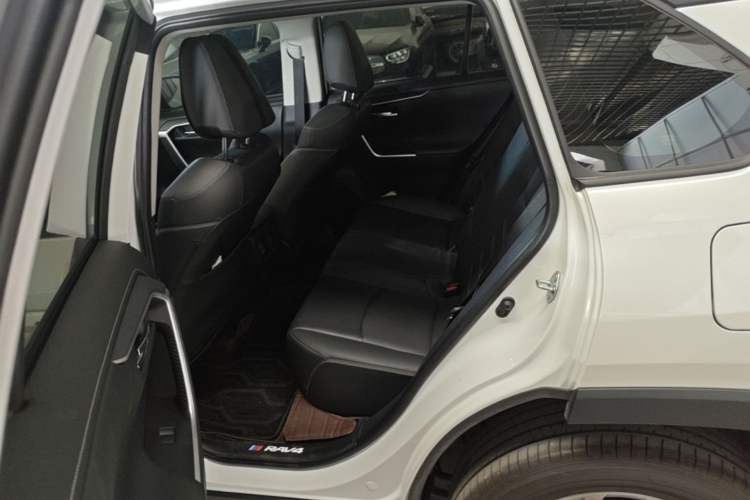 Used Toyota RAV4 2023 2.0L CVT Two-Wheel Drive Fashion Plus Edition Left Rear Seat