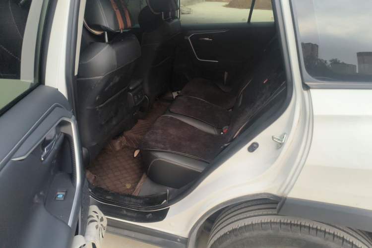 Used Toyota RAV4 2023 2.0L CVT Two-Wheel Drive Fashion Plus Edition Left Rear Seat
