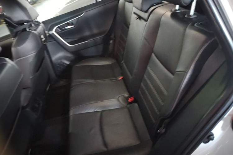 Used Toyota RAV4 2023 2.0L CVT Two-Wheel Drive Fashion Plus Edition Left Rear Seat