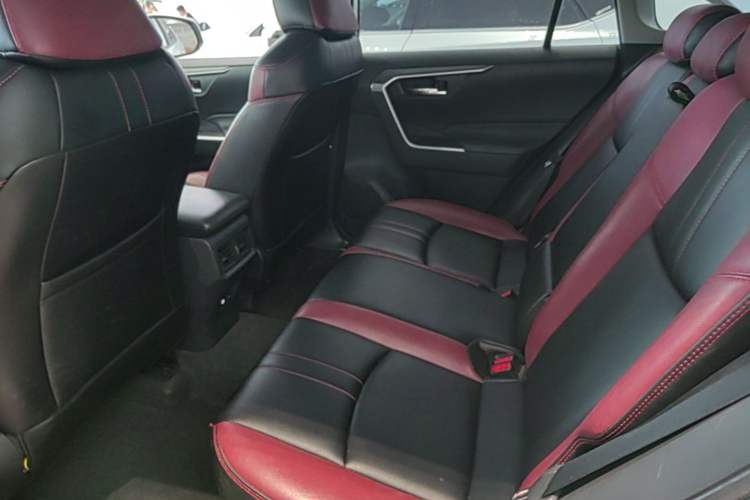 Used Toyota RAV4 2023 2.0L CVT Two-Wheel Drive Fashion Edition Left Rear Seat