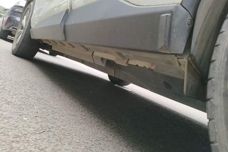 Used Toyota RAV4 2023 2.0L CVT Two-Wheel Drive Fashion Plus Edition Left Side Sill