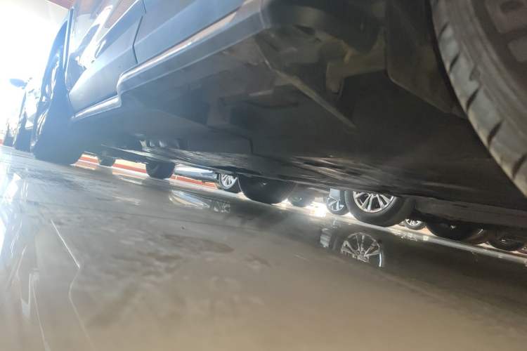 Used Toyota RAV4 2023 2.0L CVT Two-Wheel Drive 20th Anniversary Platinum Edition Left Side Sill