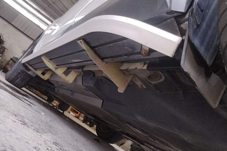 Used Toyota RAV4 2023 2.0L CVT Two-Wheel Drive Urban Edition Left Side Sill