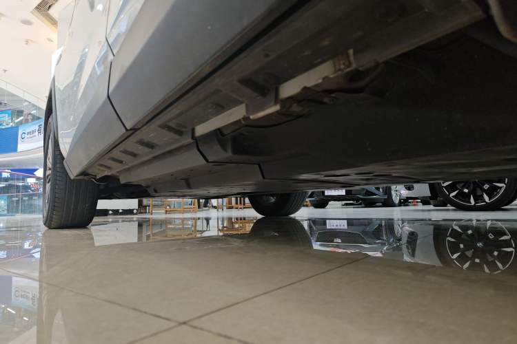 Used Toyota RAV4 2023 2.0L CVT Two-Wheel Drive 20th Anniversary Platinum Edition Left Side Sill