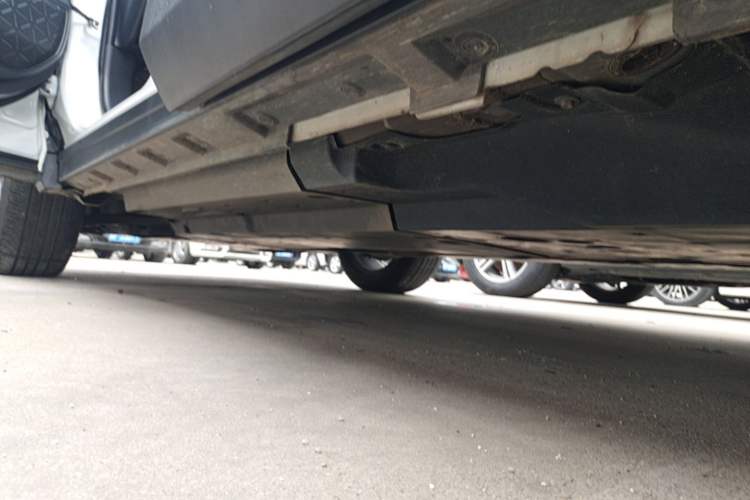 Used Toyota RAV4 2023 2.0L CVT Two-Wheel Drive 20th Anniversary Platinum Edition Left Side Sill