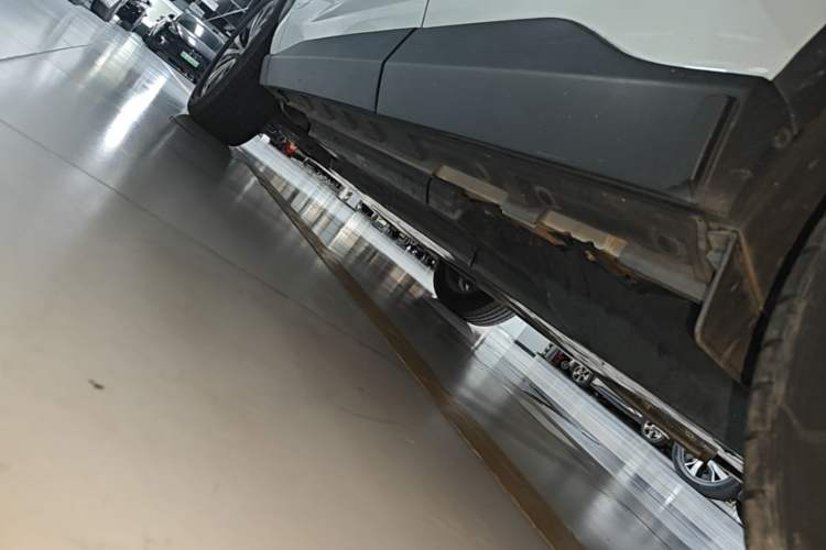Used Toyota RAV4 2023 2.0L CVT Two-Wheel Drive Fashion Plus Edition Left Side Sill