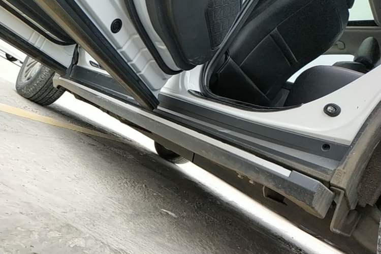 Used Toyota RAV4 2023 2.0L CVT 4x4 Adventure Edition Left Side Sill
