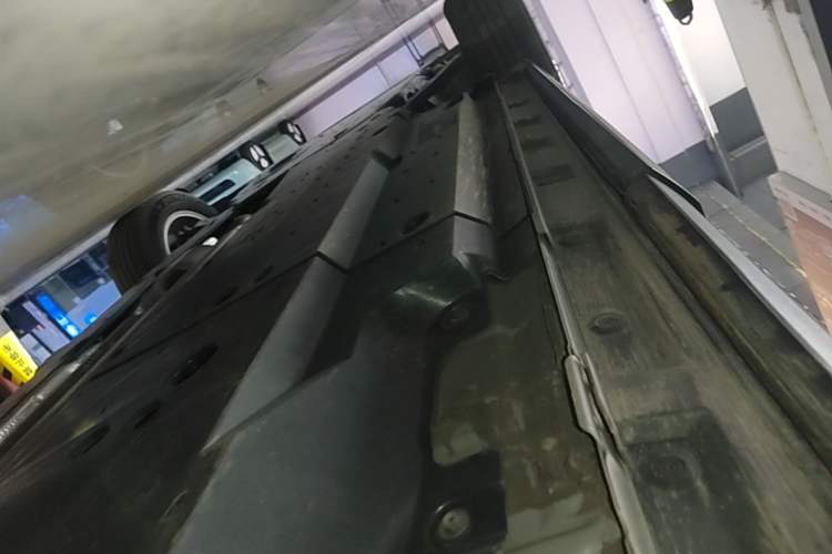 Used Toyota RAV4 2023 2.0L CVT Two-Wheel Drive Urban Edition Left Side Sill