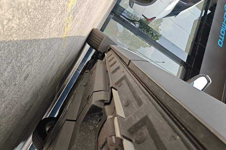 Used Toyota RAV4 2023 2.0L CVT Two-Wheel Drive Urban Edition Left Side Sill