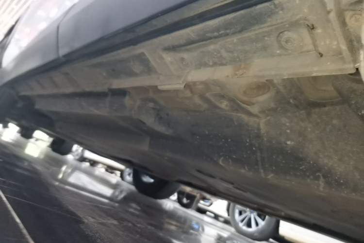 Used Toyota RAV4 2023 2.0L CVT Two-Wheel Drive Urban Edition Left Side Sill