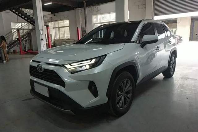 Used Toyota RAV4 2023 2.0L CVT Two-Wheel Drive 20th Anniversary Platinum Edition