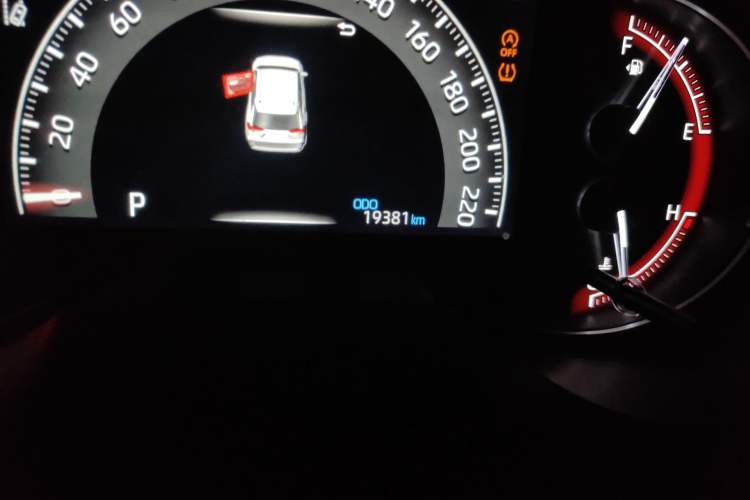 Used Toyota RAV4 2023 2.0L CVT Two-Wheel Drive Fashion Edition Odometer Close Up