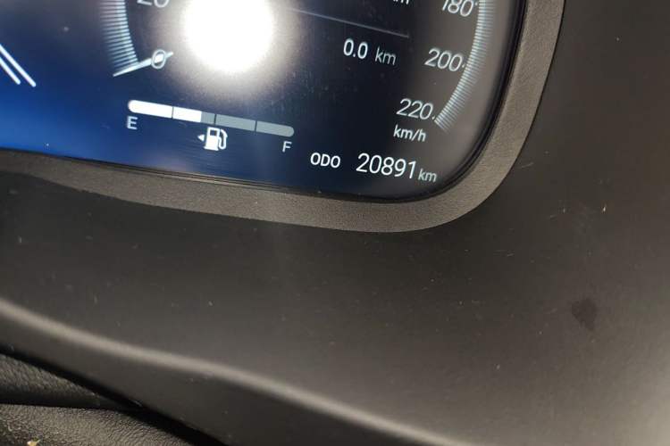 Used Toyota RAV4 2023 2.0L CVT Two-Wheel Drive 20th Anniversary Platinum Edition Odometer Close Up