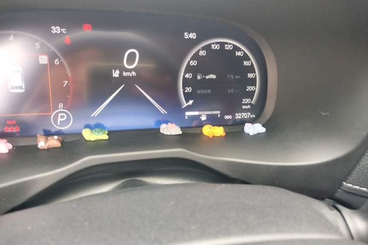 Used Toyota RAV4 2023 2.0L CVT Two-Wheel Drive Fashion Plus Edition Odometer Close Up