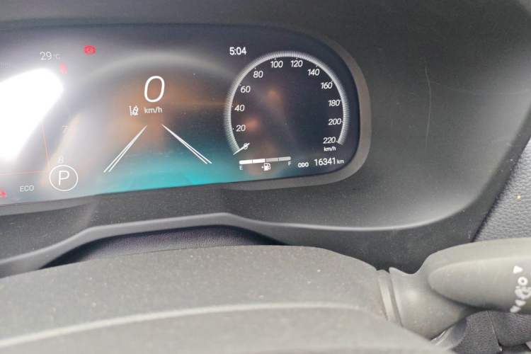 Used Toyota RAV4 2023 2.0L CVT Two-Wheel Drive 20th Anniversary Platinum Edition Odometer Close Up