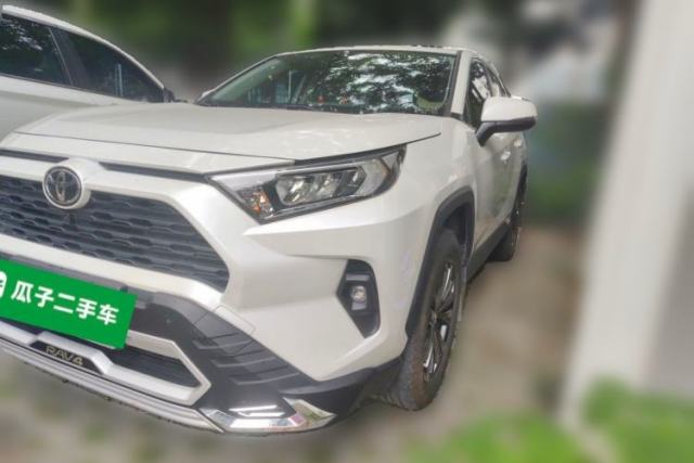 Ojetý Toyota RAV4 2023 2.0L CVT Two-Wheel Drive Fashion Edition