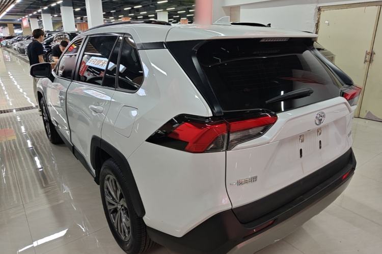 Used Toyota RAV4 2023 2.0L CVT Two-Wheel Drive Fashion Plus Edition Rear Left 45 Deg
