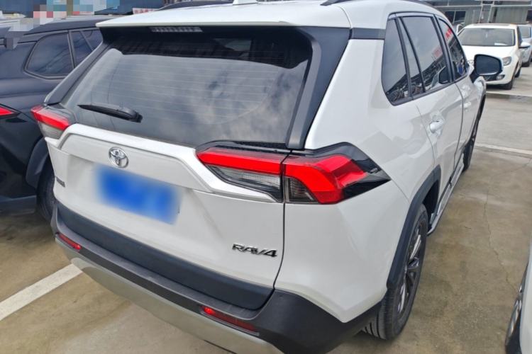 Used Toyota RAV4 2023 2.0L CVT Two-Wheel Drive Fashion Edition Rear Right 45 Deg