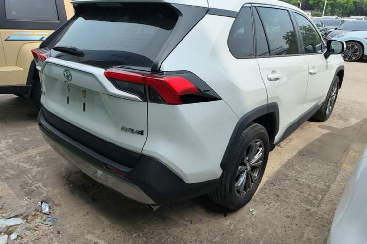 Used Toyota RAV4 2023 2.0L CVT Two-Wheel Drive Fashion Edition Rear Right 45 Deg