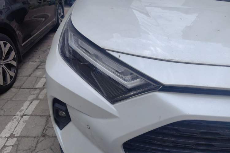 Used Toyota RAV4 2023 2.0L CVT Two-Wheel Drive 20th Anniversary Platinum Edition Right Front Headlight