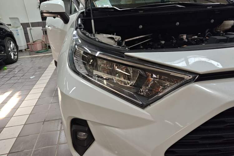 Used Toyota RAV4 2023 2.0L CVT Two-Wheel Drive Urban Edition Right Front Headlight