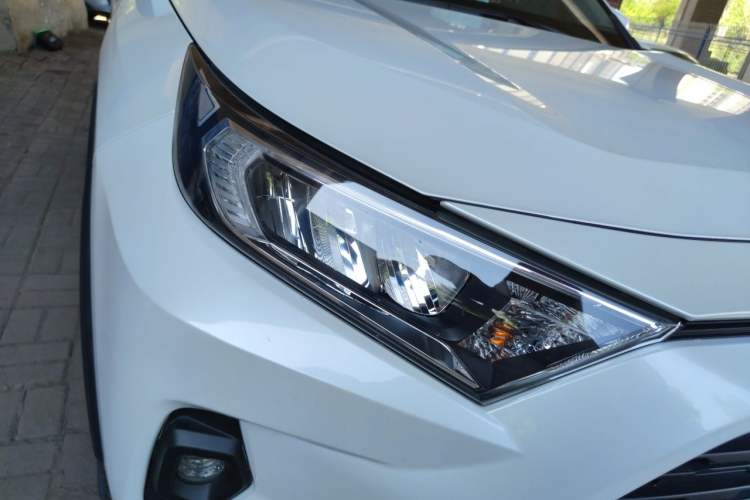Used Toyota RAV4 2023 2.0L CVT Two-Wheel Drive Urban Edition Right Front Headlight