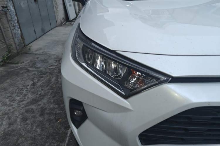 Used Toyota RAV4 2023 2.0L CVT Two-Wheel Drive Urban Edition Right Front Headlight