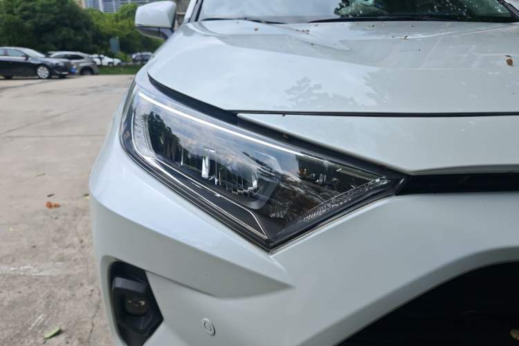 Used Toyota RAV4 2023 2.0L CVT Two-Wheel Drive Urban Edition Right Front Headlight