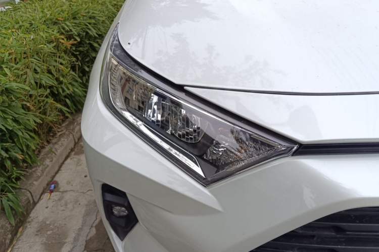 Used Toyota RAV4 2023 2.0L CVT Two-Wheel Drive Urban Edition Right Front Headlight