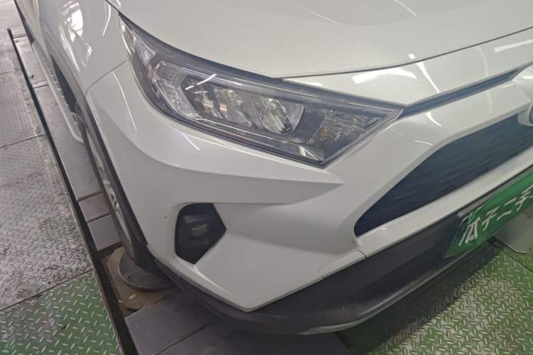 Used Toyota RAV4 2023 2.0L CVT Two-Wheel Drive Urban Edition Right Front Headlight