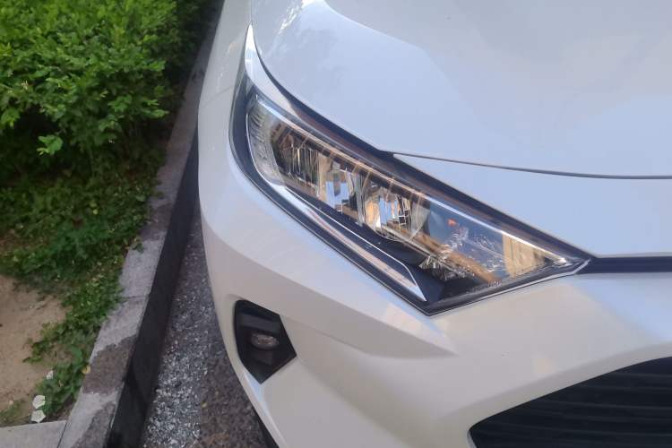 Used Toyota RAV4 2023 2.0L CVT Two-Wheel Drive Fashion Edition Right Front Headlight