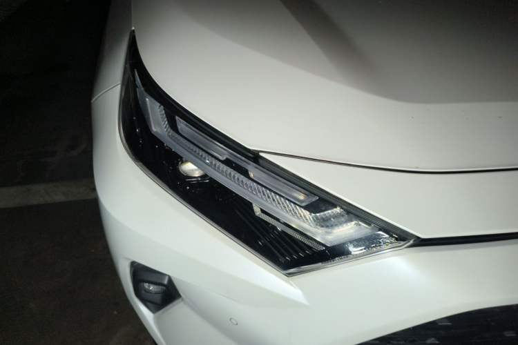 Used Toyota RAV4 2023 2.0L CVT Two-Wheel Drive Fashion Plus Edition Right Front Headlight