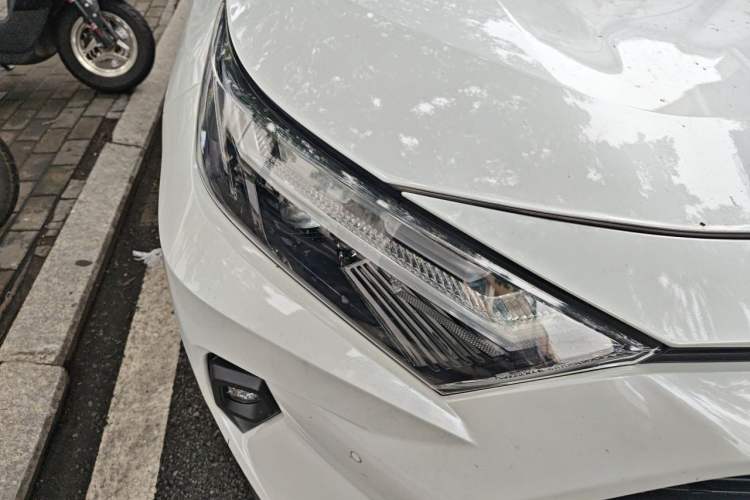 Used Toyota RAV4 2023 2.0L CVT Two-Wheel Drive 20th Anniversary Platinum Edition Right Front Headlight