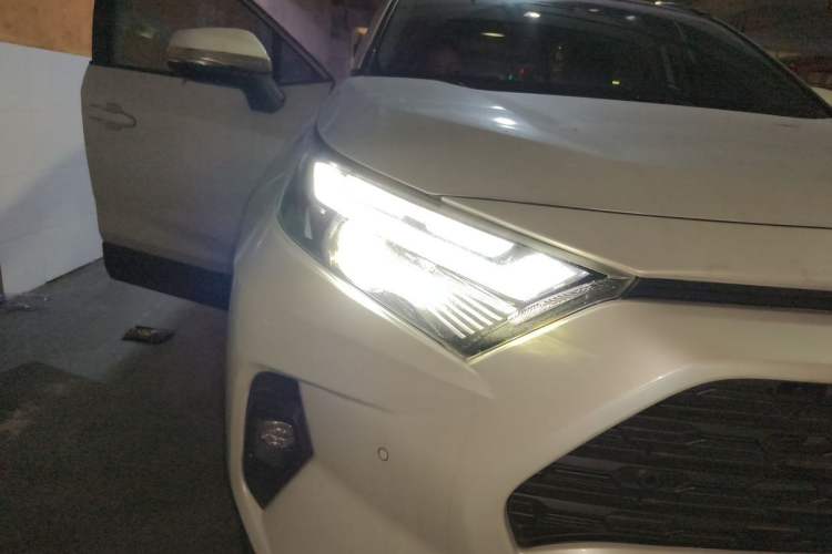 Used Toyota RAV4 2023 2.0L CVT Two-Wheel Drive Fashion Plus Edition Right Front Headlight