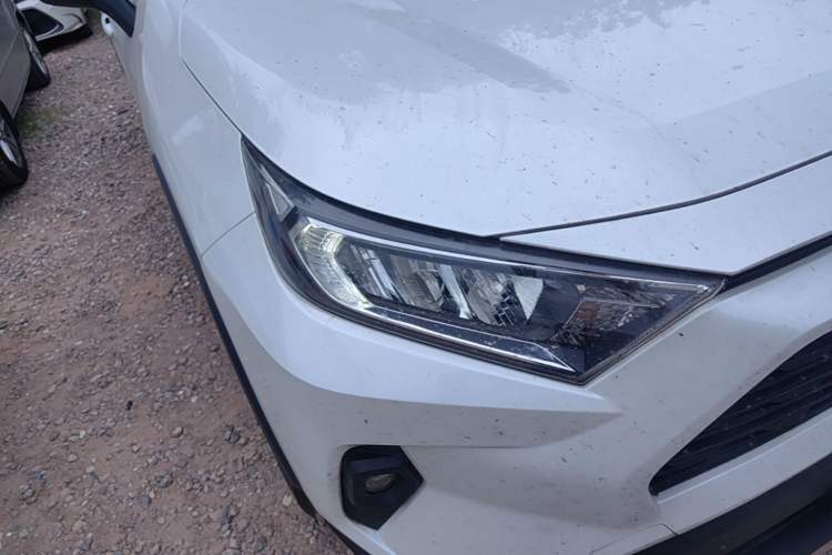 Used Toyota RAV4 2023 2.0L CVT Two-Wheel Drive Urban Edition Right Front Headlight