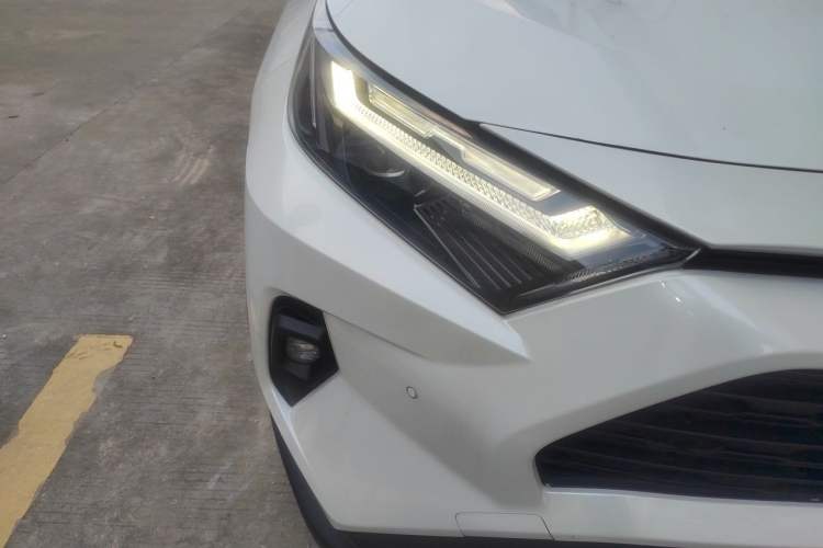 Used Toyota RAV4 2023 2.0L CVT Two-Wheel Drive Fashion Plus Edition Right Front Headlight