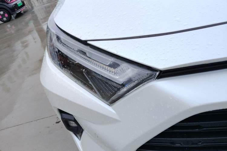 Used Toyota RAV4 2023 2.0L CVT Two-Wheel Drive Fashion Plus Edition Right Front Headlight