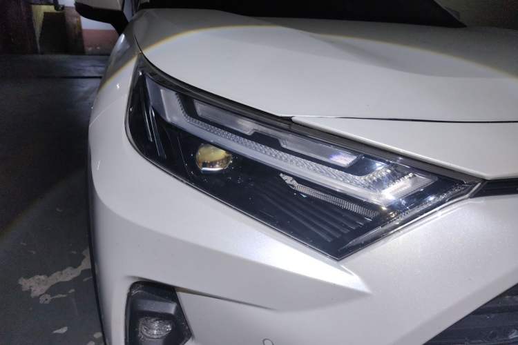 Used Toyota RAV4 2023 2.0L CVT Two-Wheel Drive Fashion Plus Edition Right Front Headlight