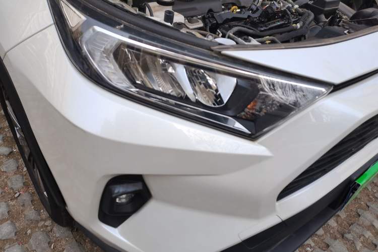 Used Toyota RAV4 2023 Dual-Motor 2.5L E-CVT Two-Wheel Drive Elite Edition Right Front Headlight